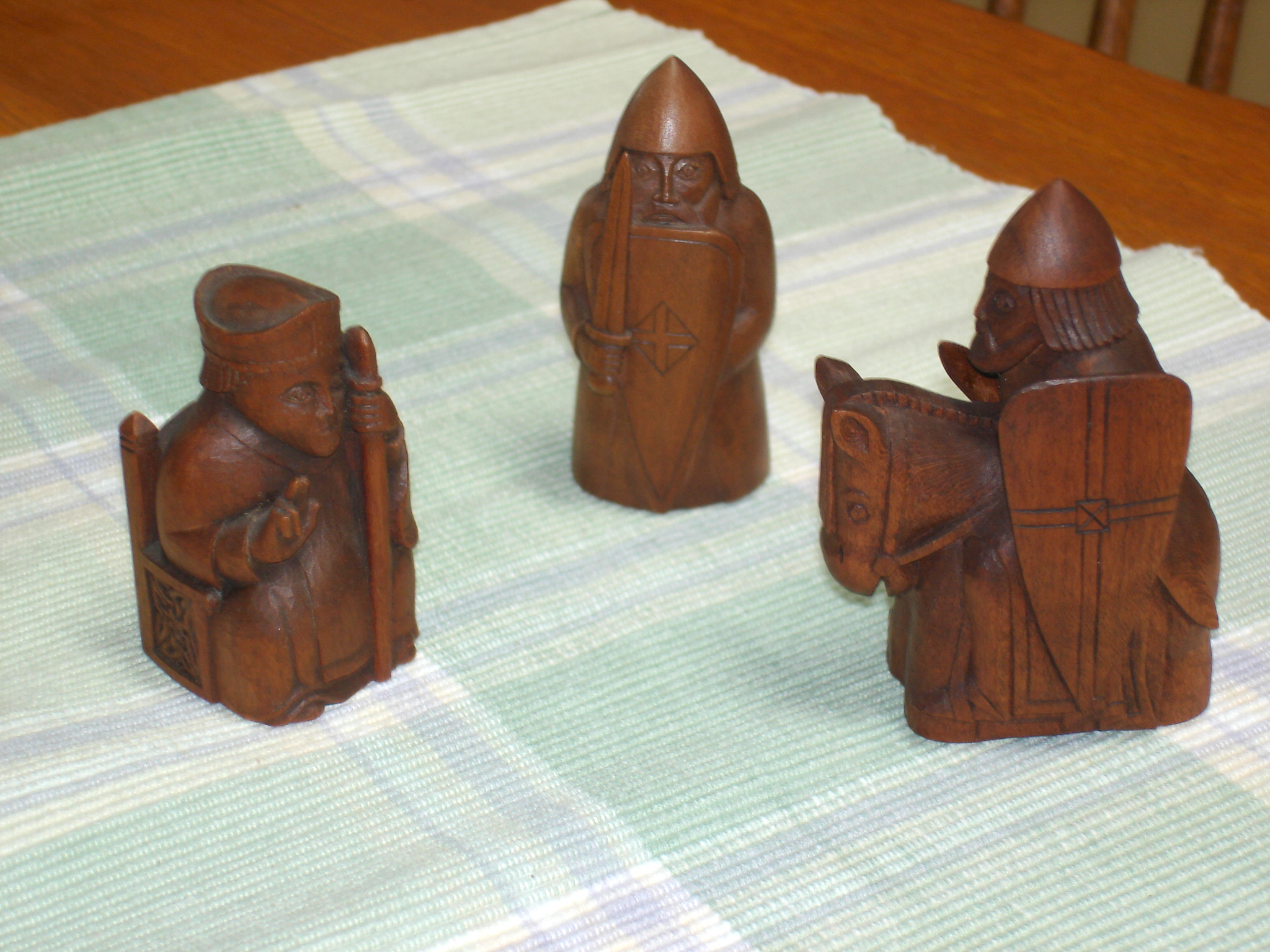 carved-object-chessmen2
